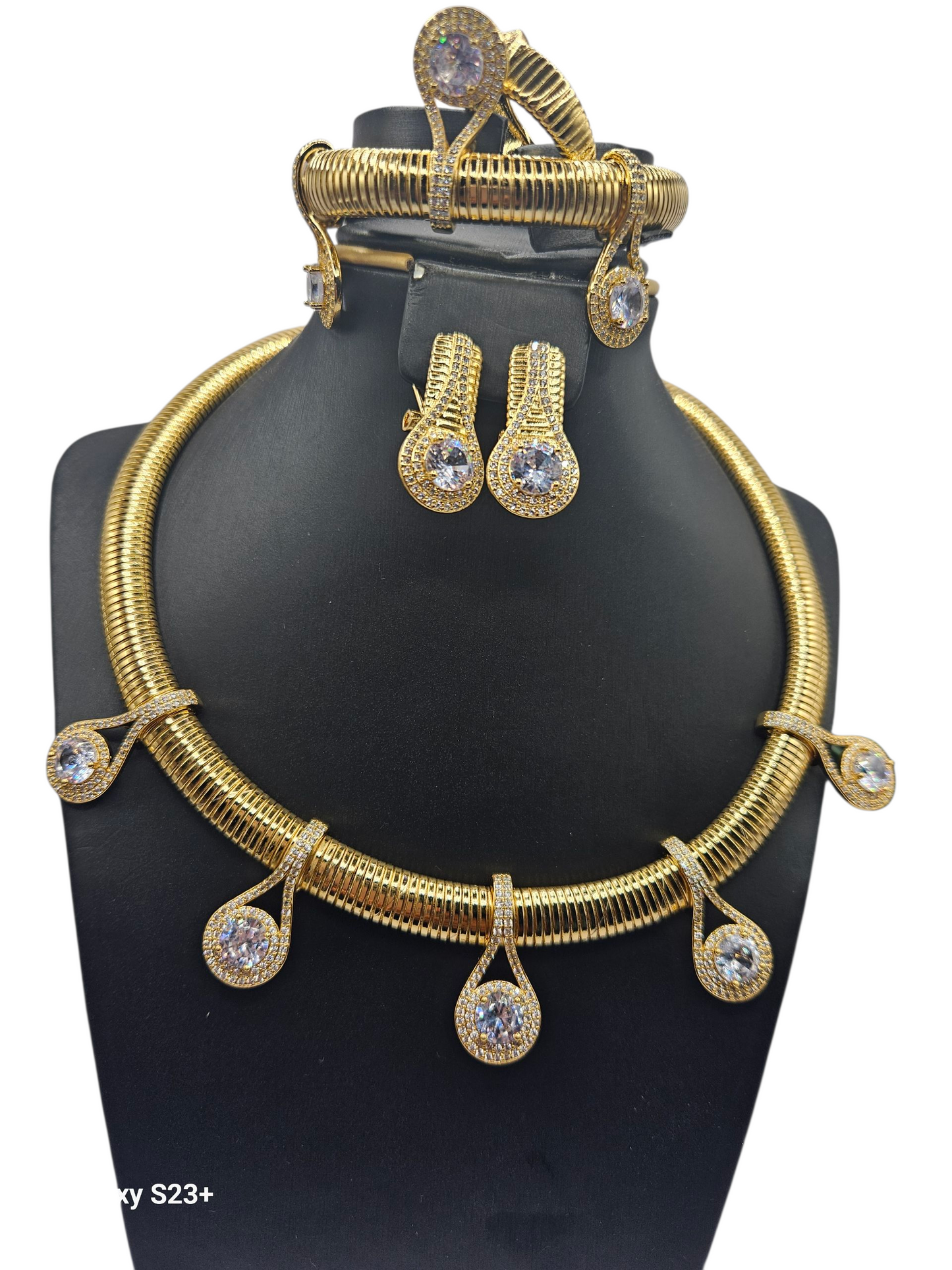 Luxury Teardrop Crystal Party Set – Necklace, Bracelet, Earrings & Ring (Gold/Silver Finish)