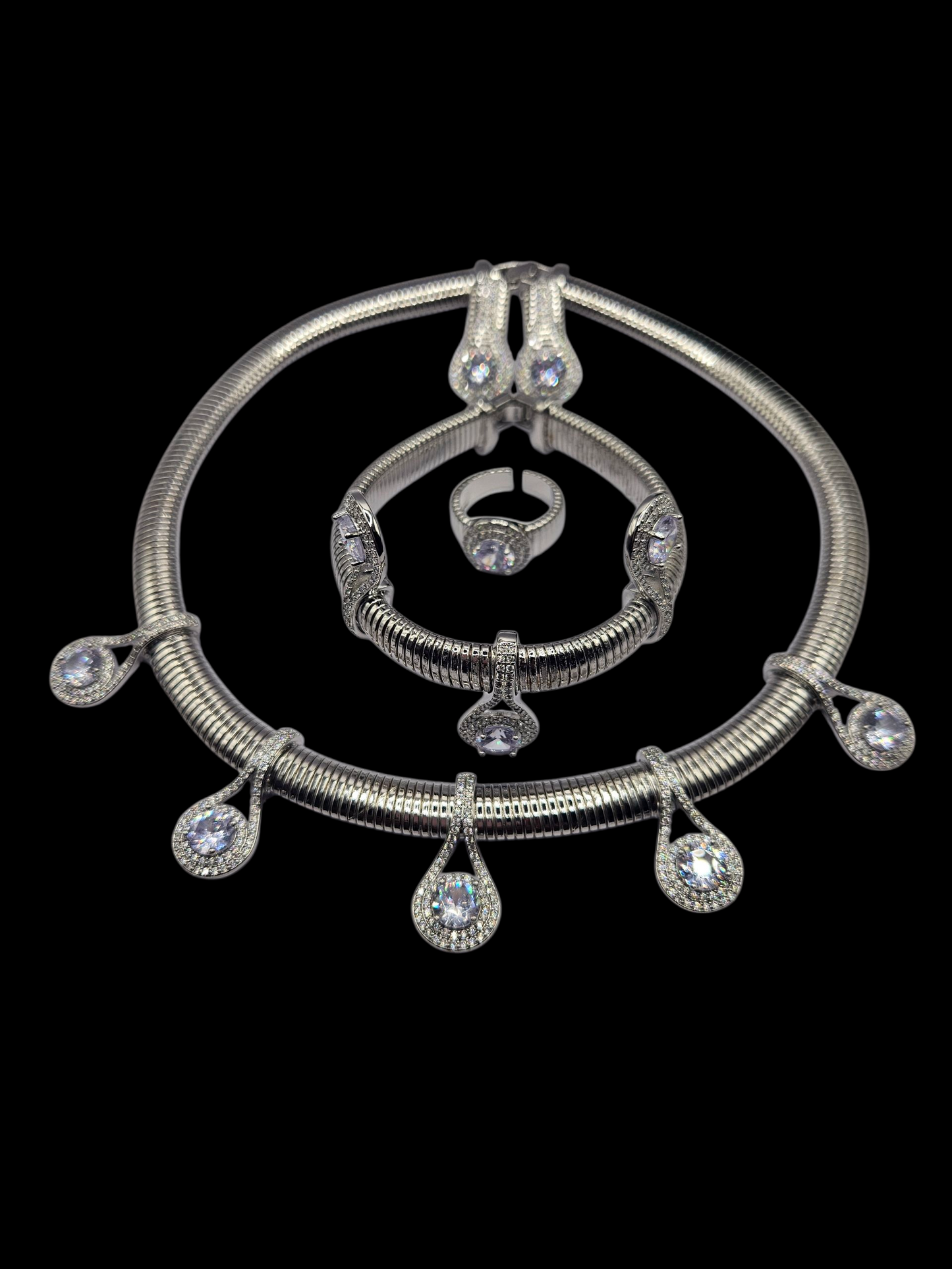 Luxury Teardrop Crystal Party Set – Necklace, Bracelet, Earrings & Ring (Gold/Silver Finish)