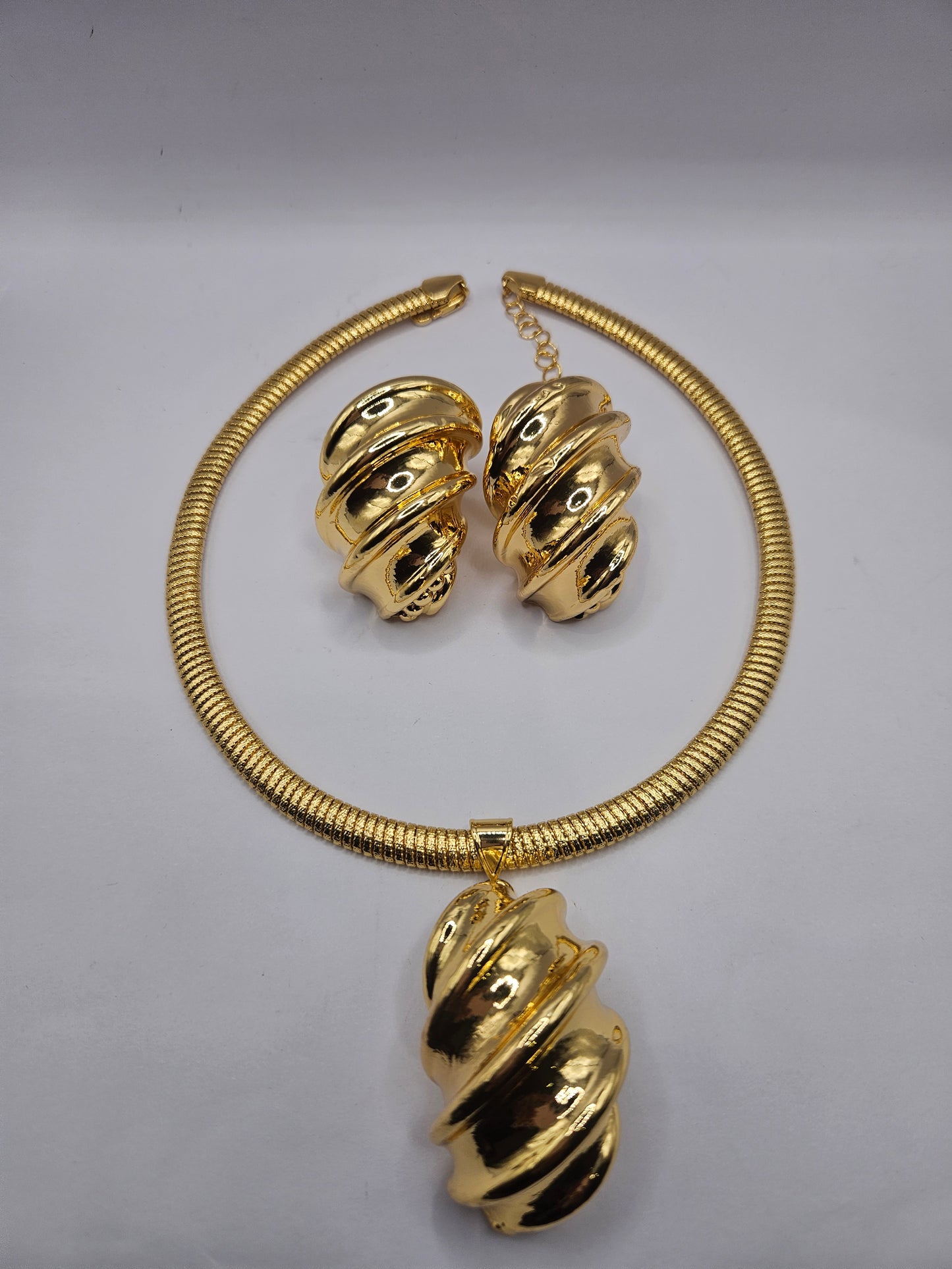 Gold-Plated Swirl Statement Necklace & Earrings Set – Modern Sculptural Design