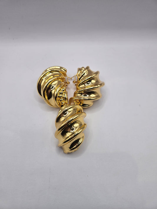 Gold-Plated Swirl Statement Necklace & Earrings Set – Modern Sculptural Design