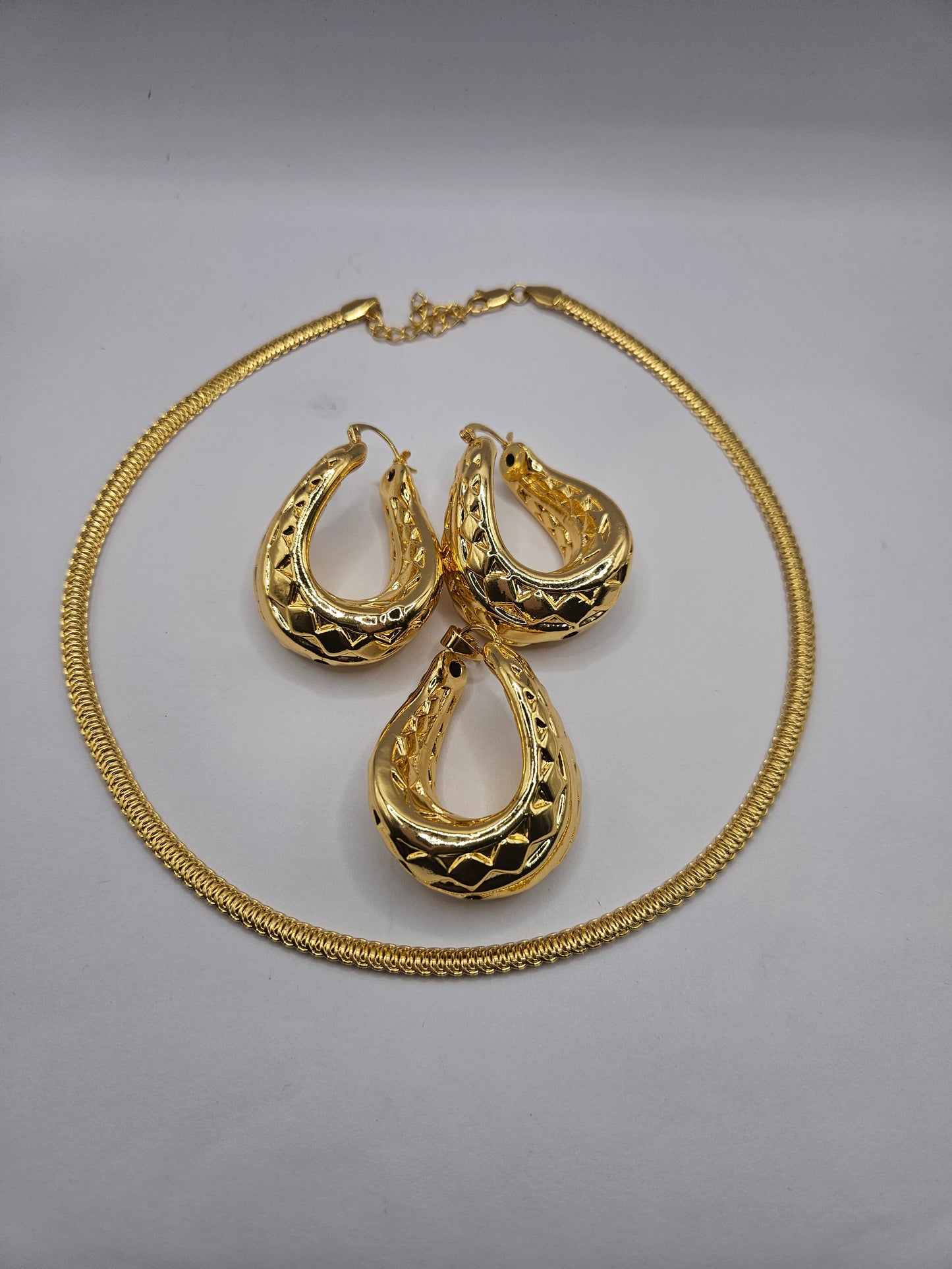 Gold-Plated Teardrop Necklace & Earrings Set – Quilted Luxe Design