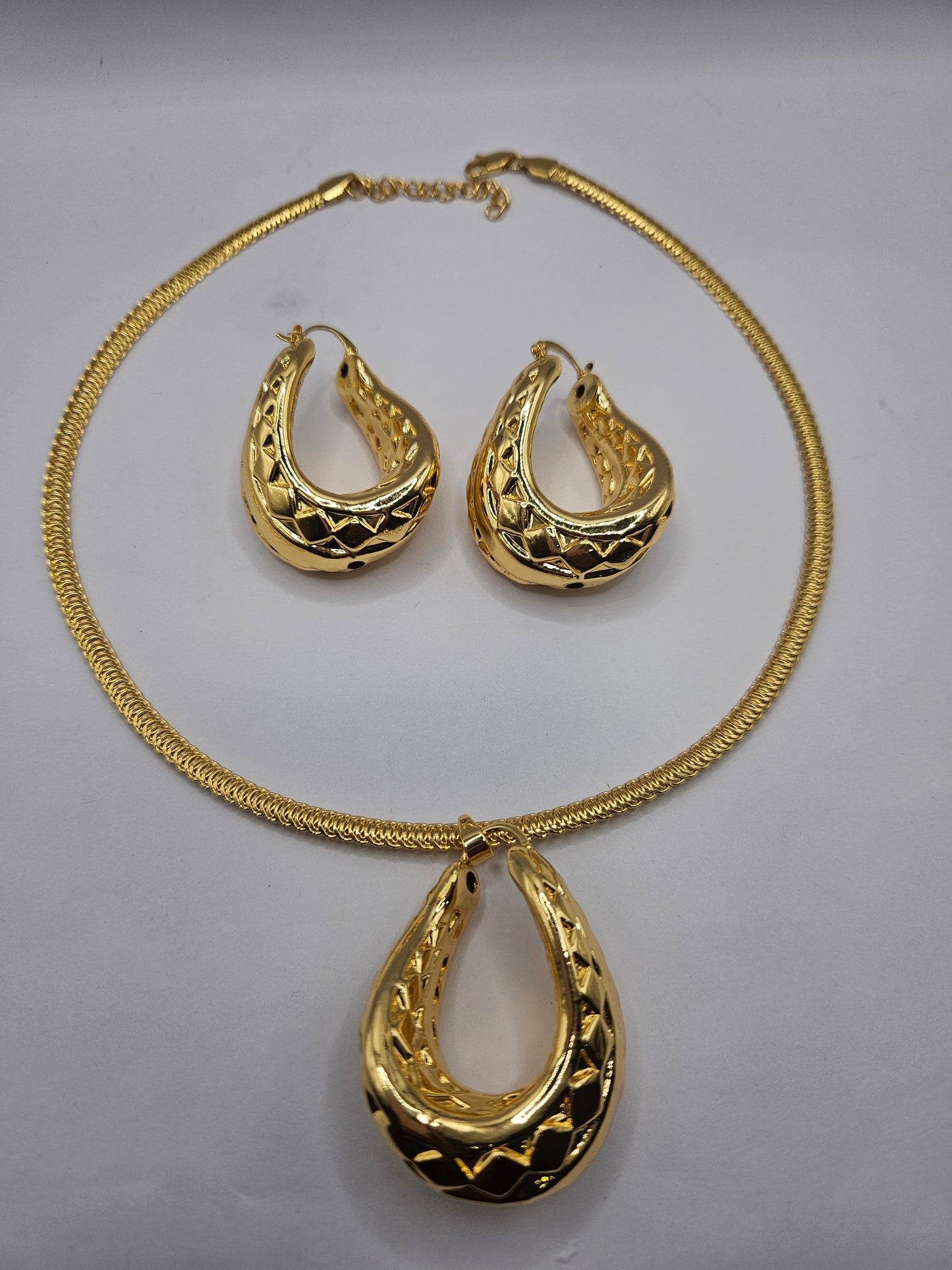 Gold-Plated Teardrop Necklace & Earrings Set – Quilted Luxe Design