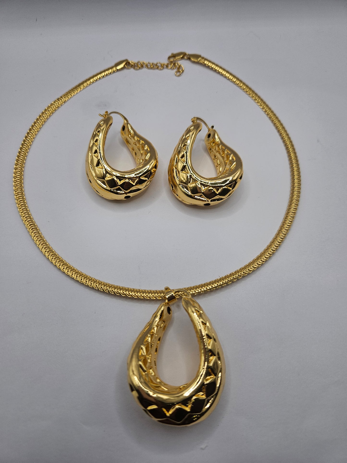 Gold-Plated Teardrop Necklace & Earrings Set – Quilted Luxe Design