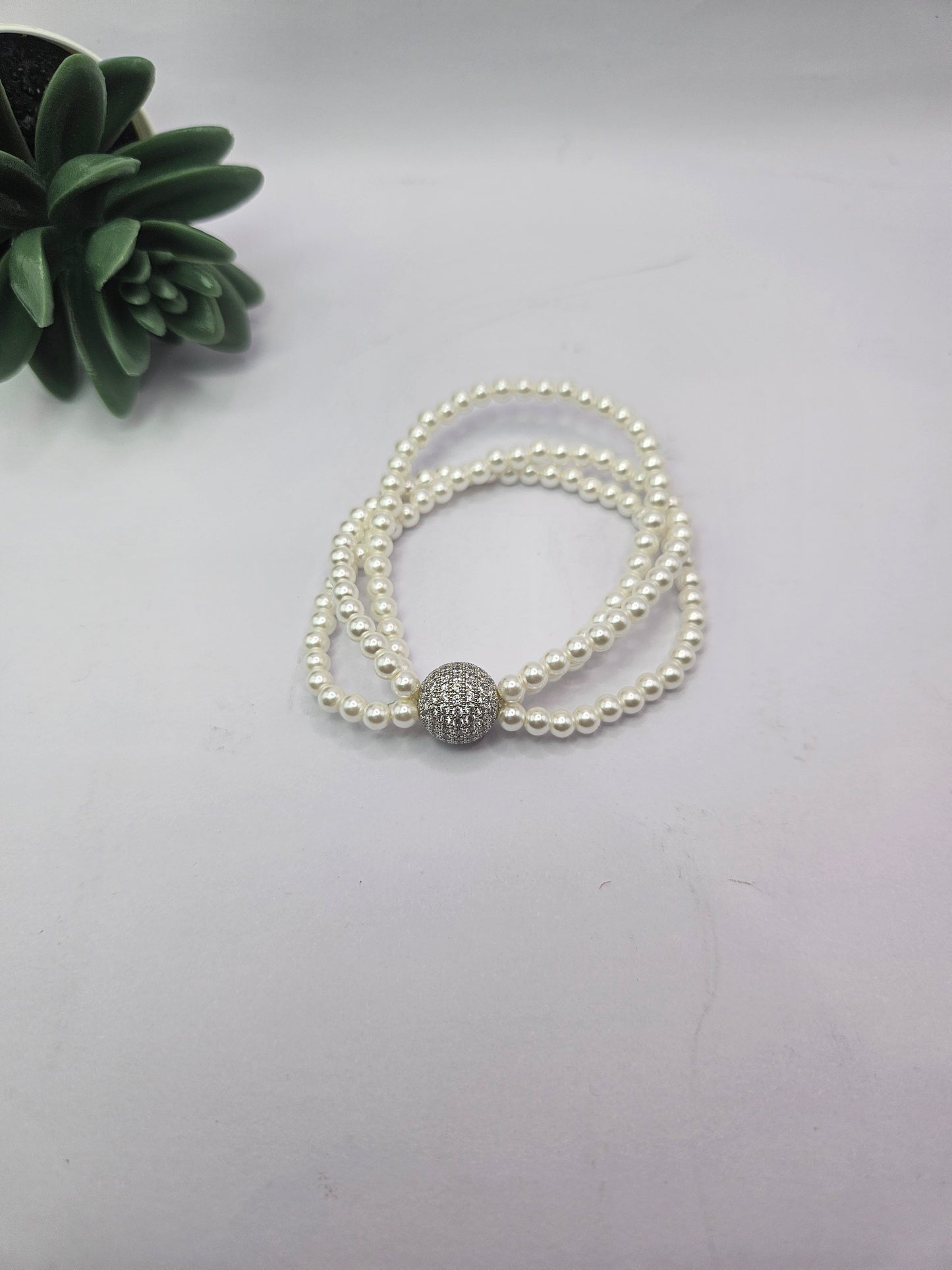 Classic Pearl Beaded Stretch Bracelet with Crystal Accent.